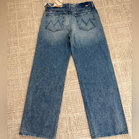 MOTHER NEW ⭐️The Dodger High Rise Button
Sneak Jeans in Wipeout 28 - Picture 15 of 16